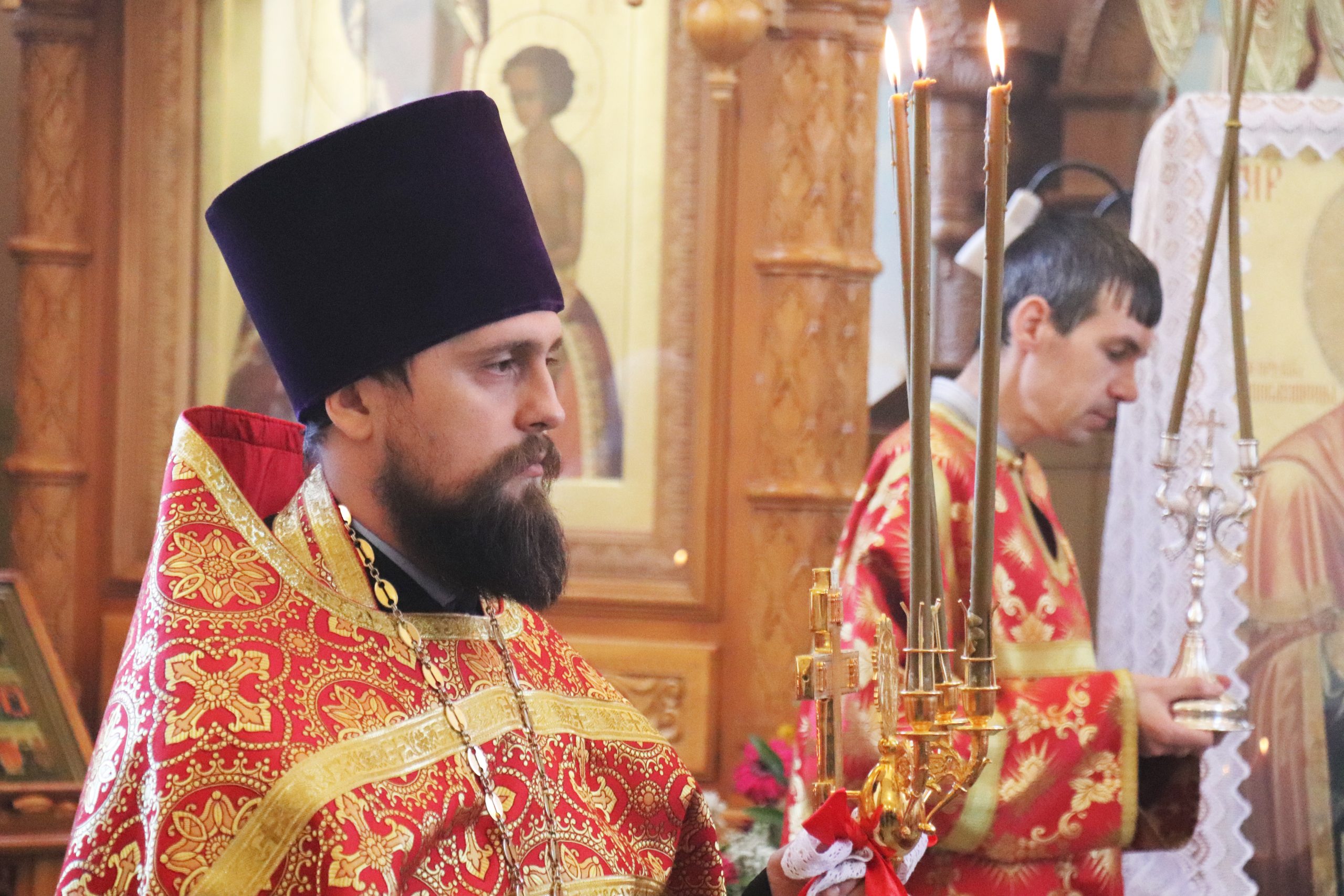 Молитва на раздробление артоса. Священник Бузулук. Раздробление артоса. Фото омаященнлго артоса.