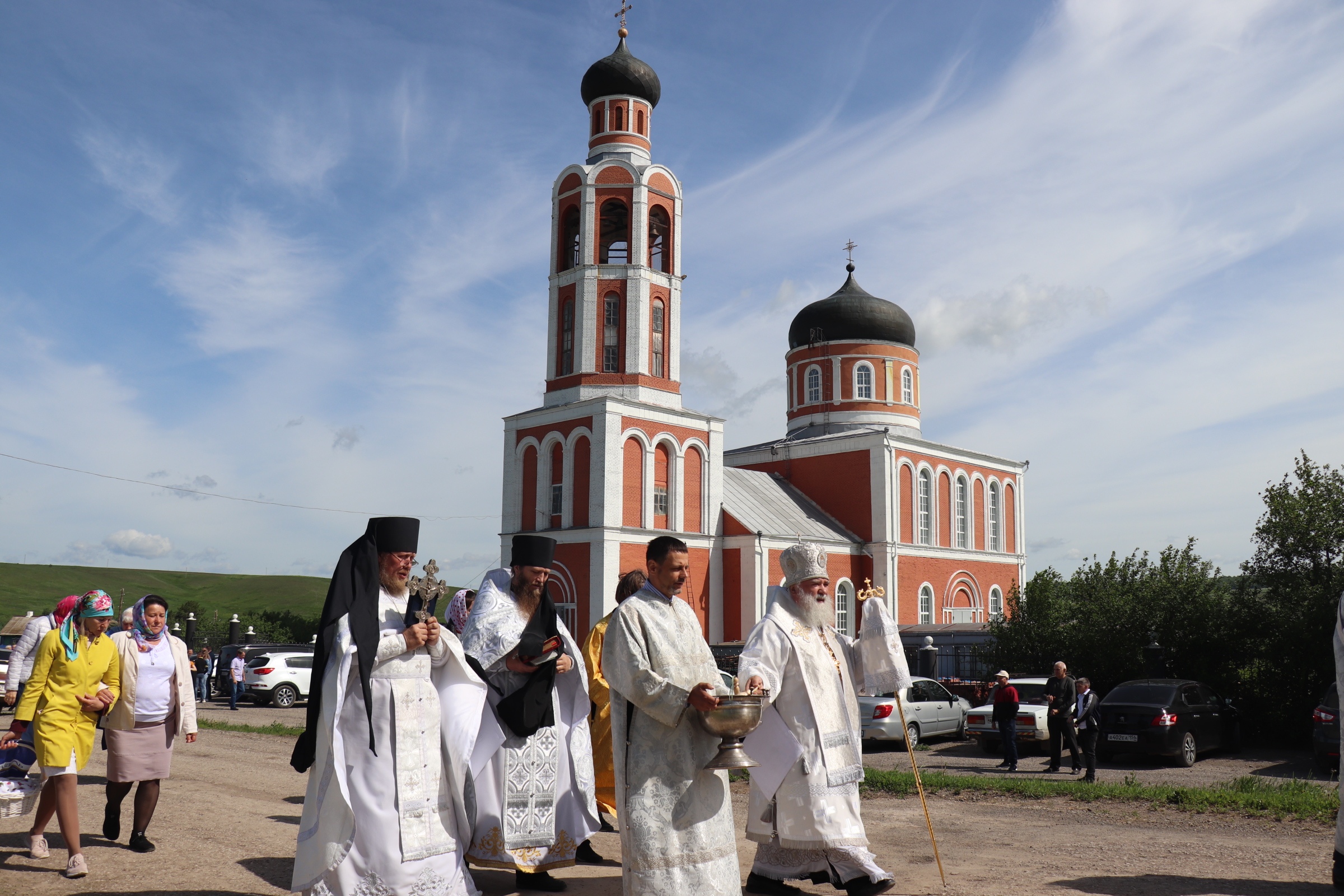 Погода троицкое бурятия. Храм Святой Троицы Староборискино. Староборискино храм Преображения. Староборискино храм Успения. Староборискино Оренбургская область.