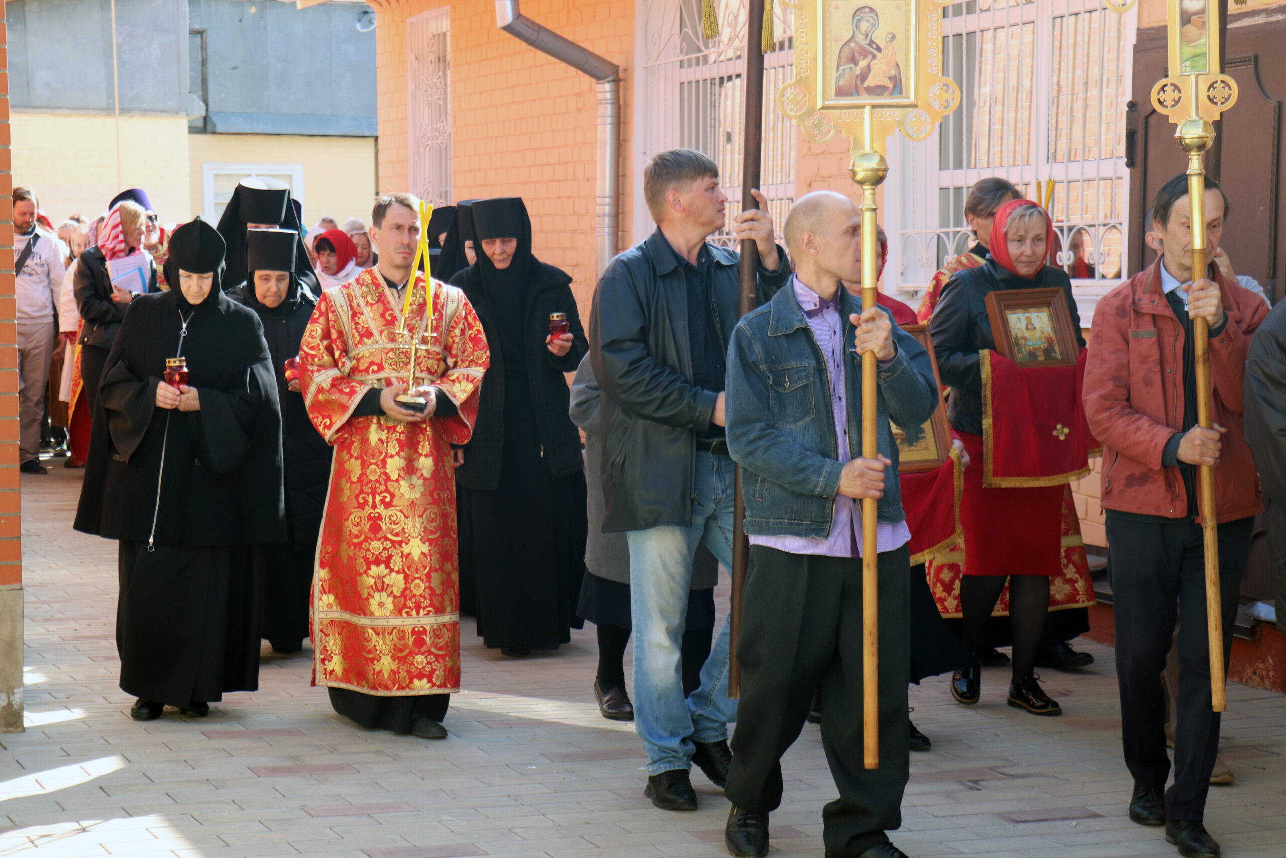 Алексию епископу бузулукскому и сорочинскому. Икона Живоносный источник. Пятница светлой седмицы. Светлая седмица. Праздник иконы Живоносный источник 2023.