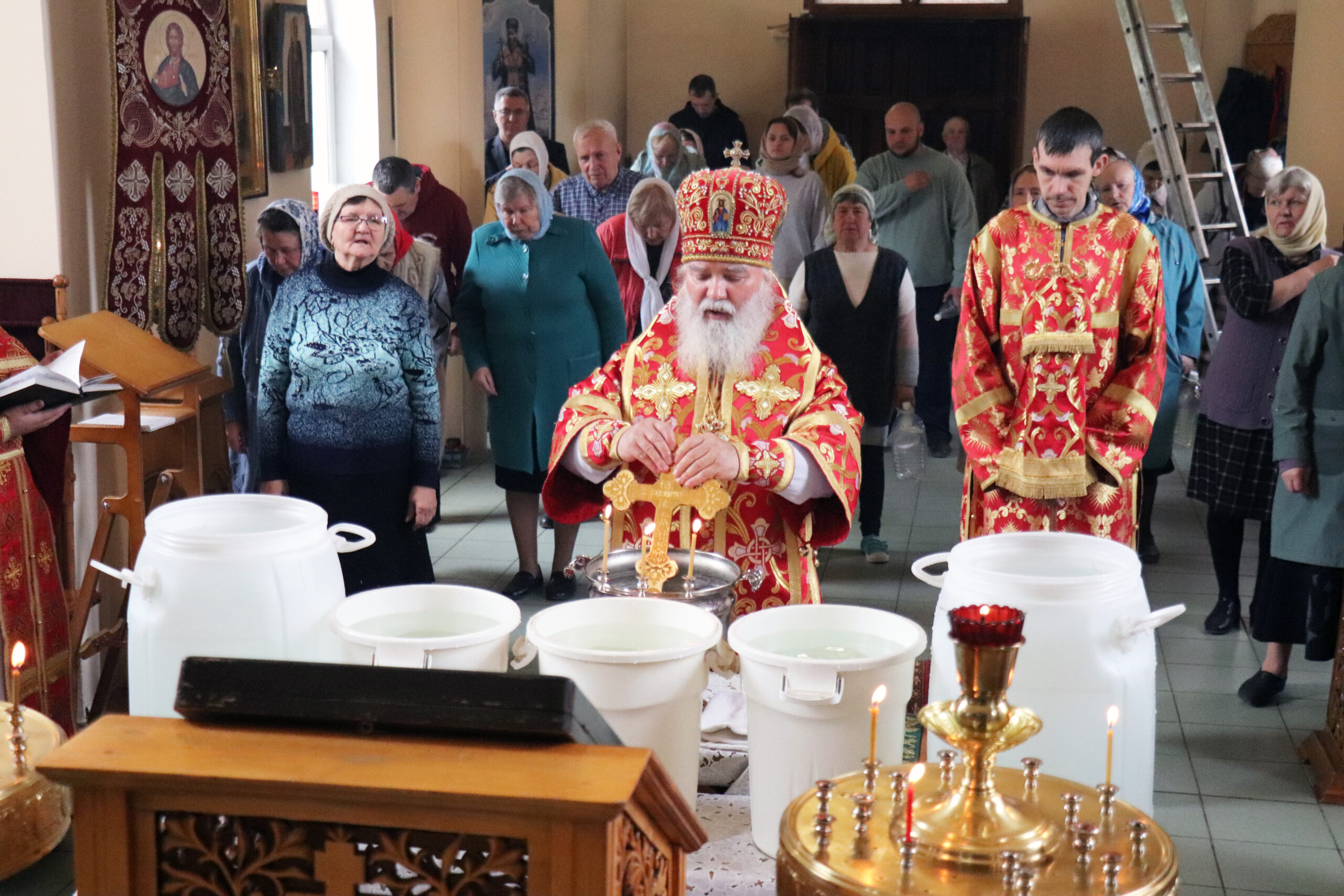 Что такое преполовение пятидесятницы в православии. Отдание праздника Преполовения Пятидесятницы. Преполовение Пятидесятницы икона. Богослужение в церкви. С праздником Преполовения.